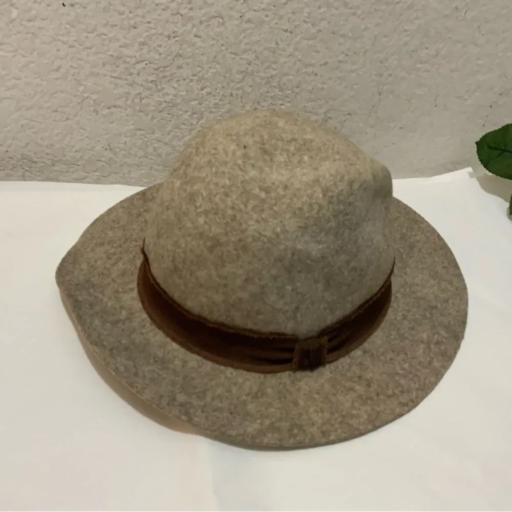 Hat Attack Tan Gray Wool Felt Hat With Brown  Ribbon Band